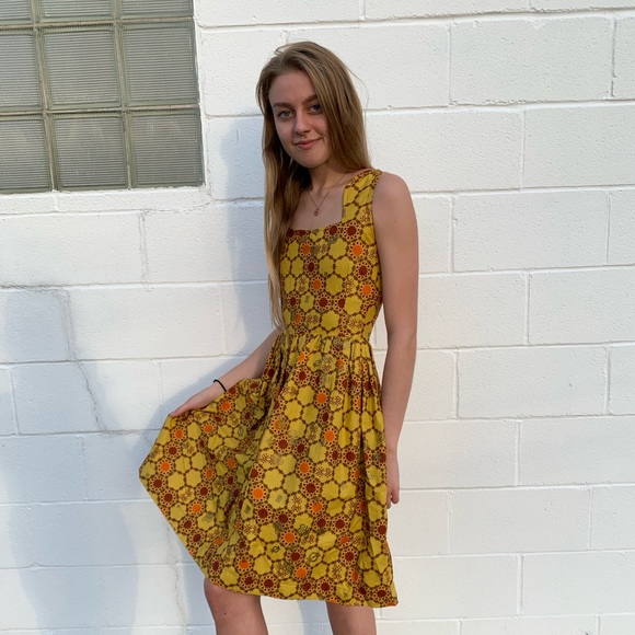 Unique 60’s Dress 🌼 - Picture 4 of 7